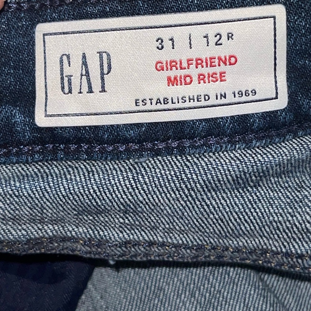 Gap Girlfriend mid-rise jeans. Size 12 R (31/31) GUC - Picture 7 of 9